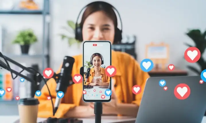 Women earning heart reactions on her live.